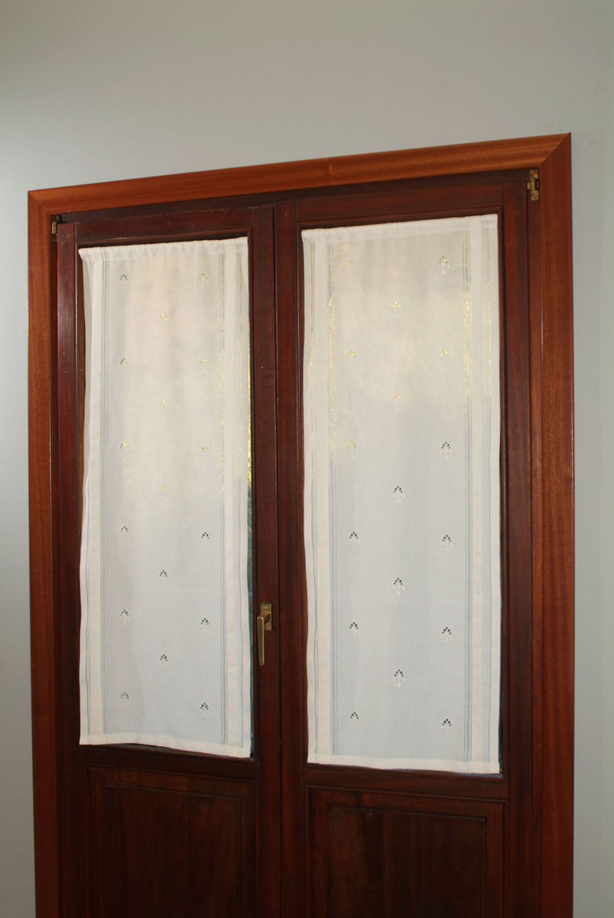 Colocación de visillos en ventana paso 5