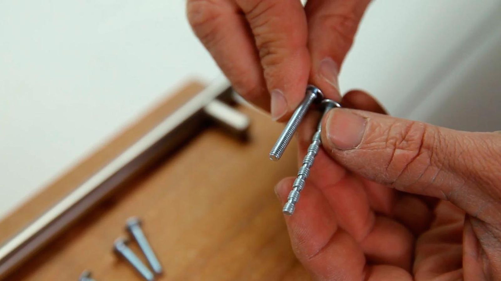 Cortar un tornillo multilargo Cortar un tornillo multilargo
