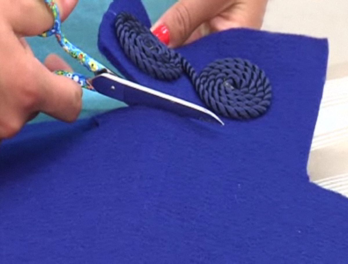 Hacer galones para personalizar la blazer.