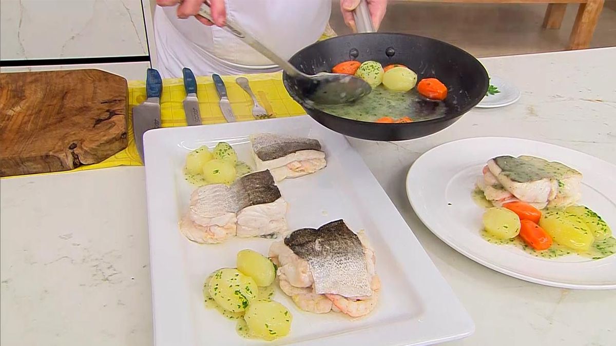 KARL66610320 merluza rellena de gambas receta karlos arguinano paso6