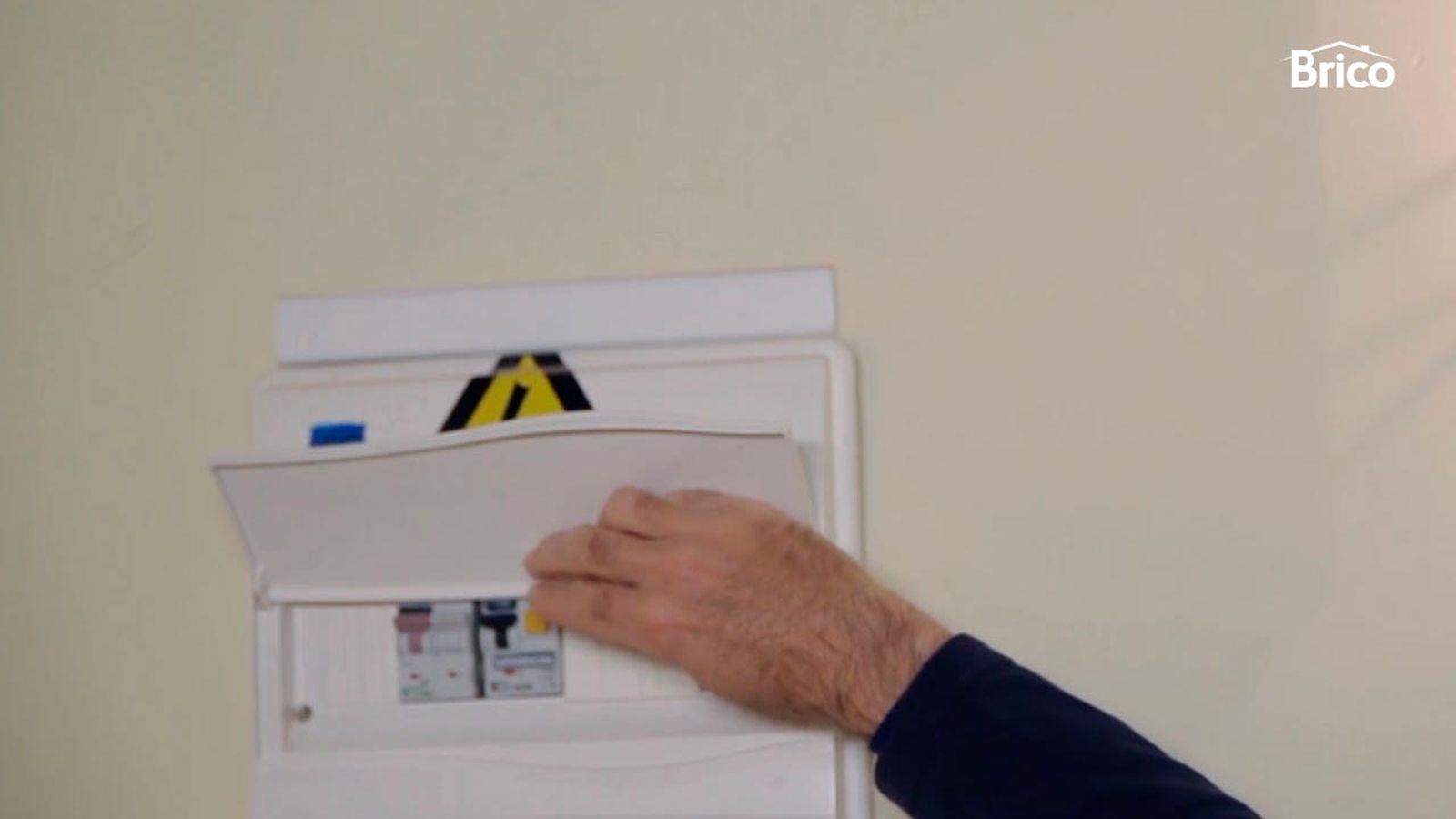 Colocar un interruptor regulador de luz paso 1 Colocar un interruptor regulador de luz paso 1