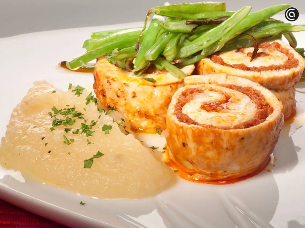 Un bocado sorprendente que mezcla la intensidad de la sobrasada con la suavidad de la manzana.