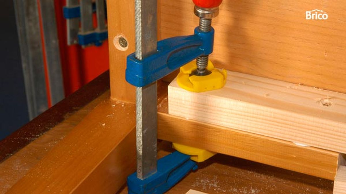 Transformar una silla en un banco paso 7