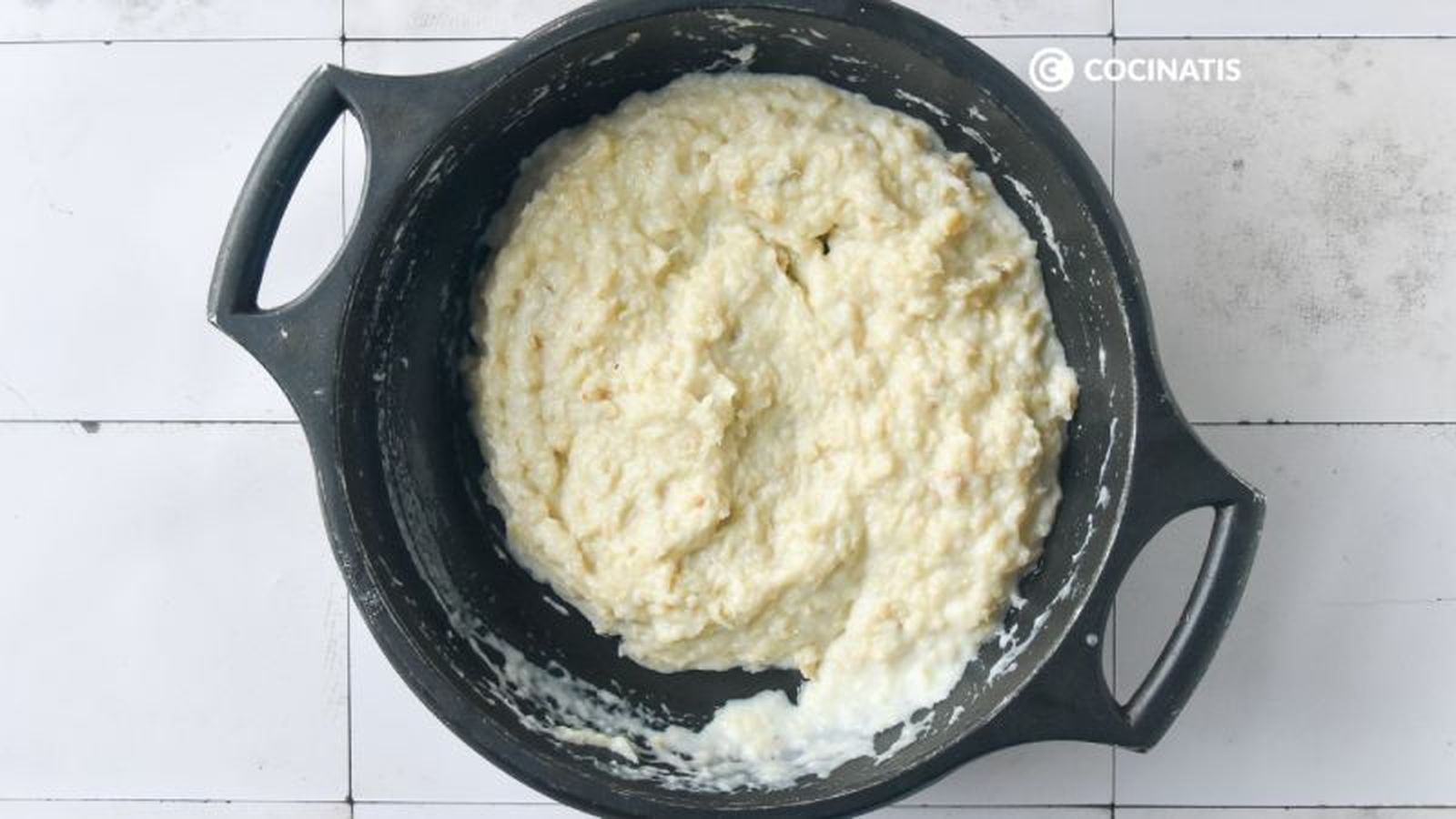 Preparamos la bechamel de bacalao