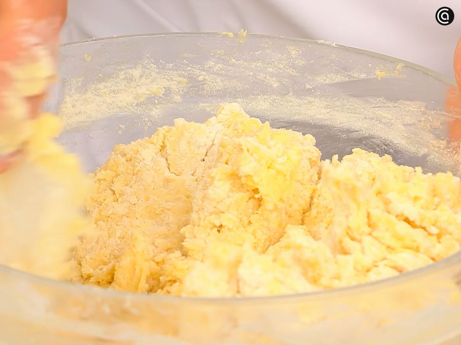 Mezcla los ingredientes para la base de la banda