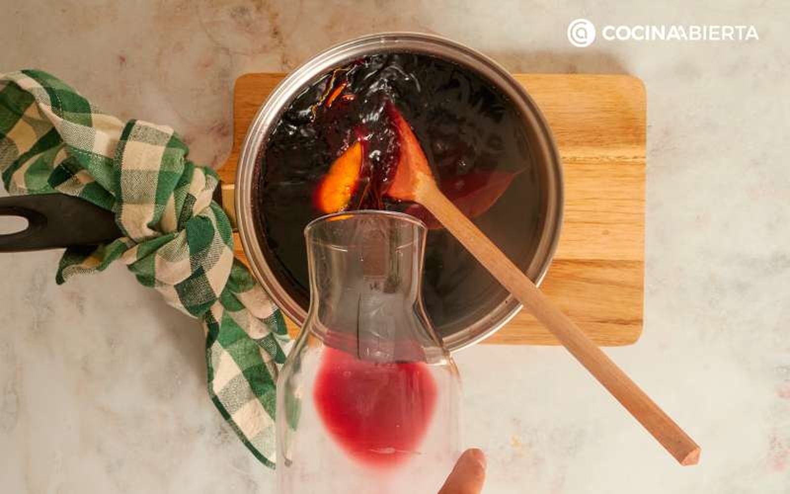 Agrega el resto del vino Agrega el resto del vino