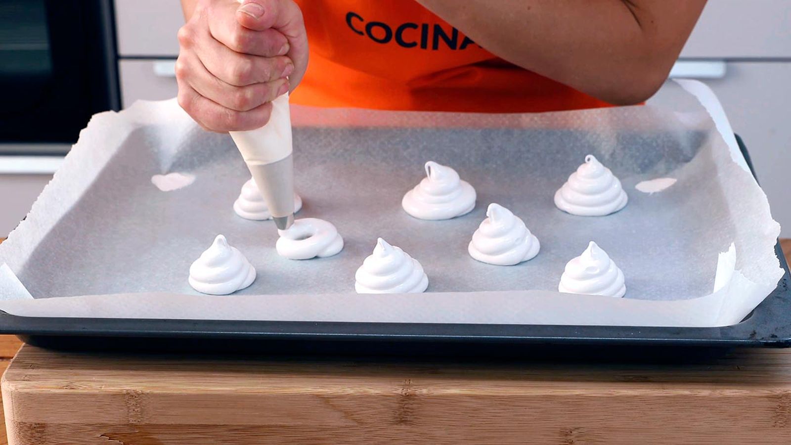 Receta de fantasmas de merengue para Halloween paso 4 Receta de fantasmas de merengue para Halloween paso 4