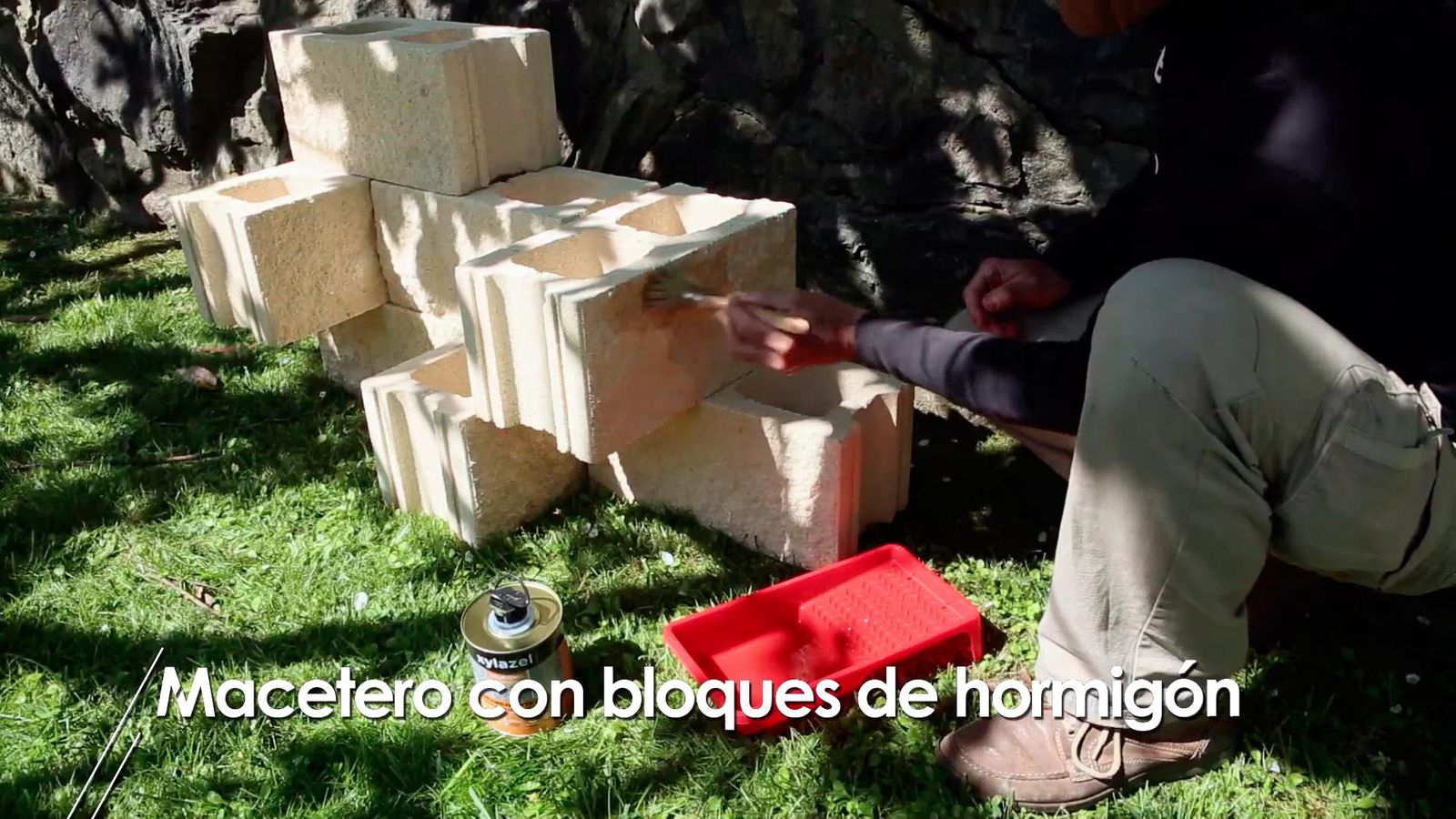 Cómo hacer un macetero con bloques de hormigón paso 1 Cómo hacer un macetero con bloques de hormigón paso 1