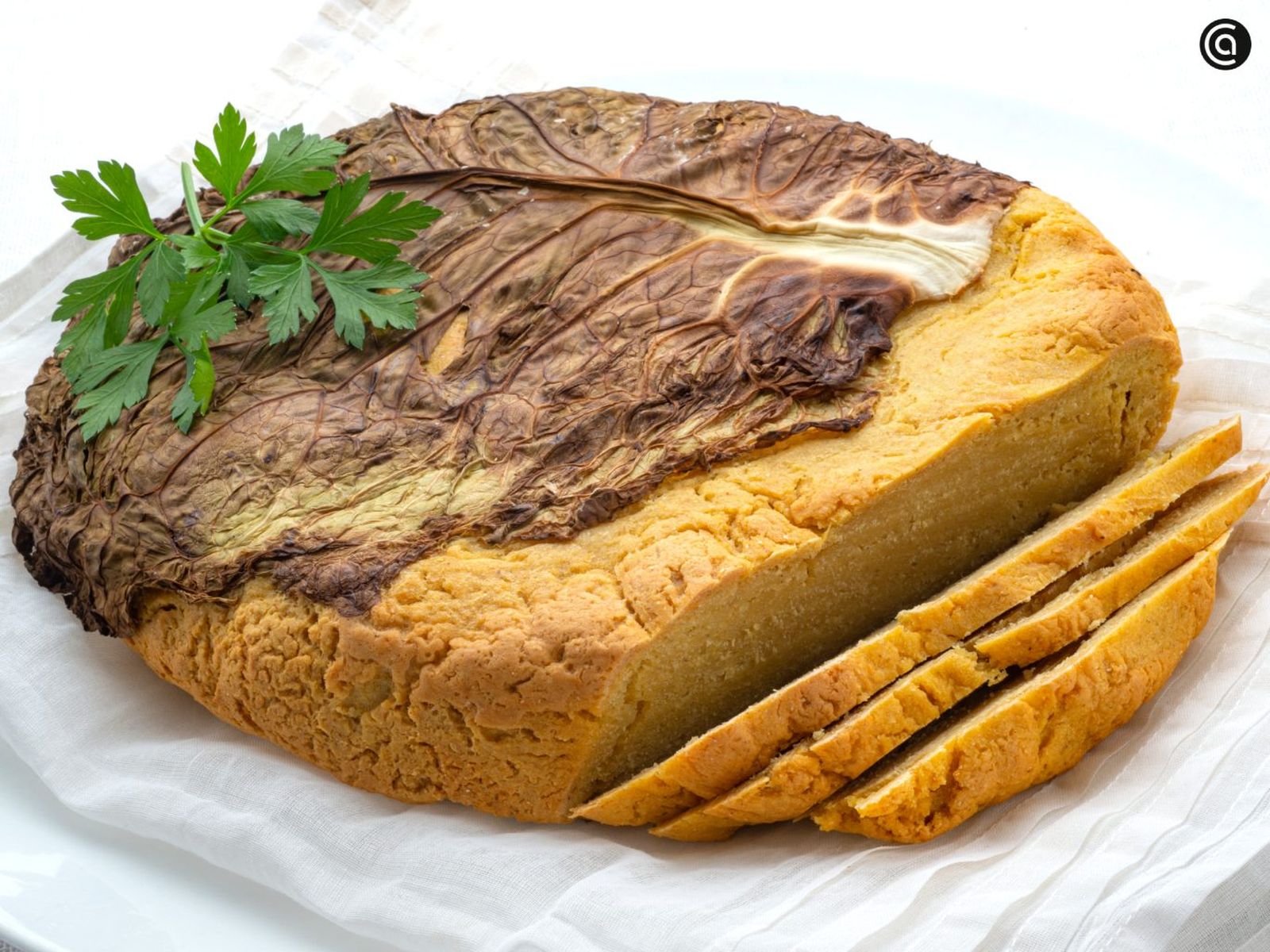 Borona, receta de Joseba Arguiñano del pan de maíz cubierto con hojas de berza