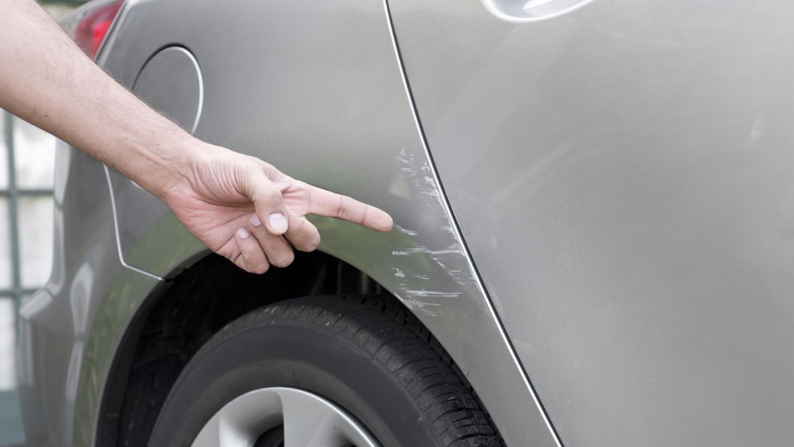 como quitar manchas pintura coche truco con alcohol que arrasa en internet