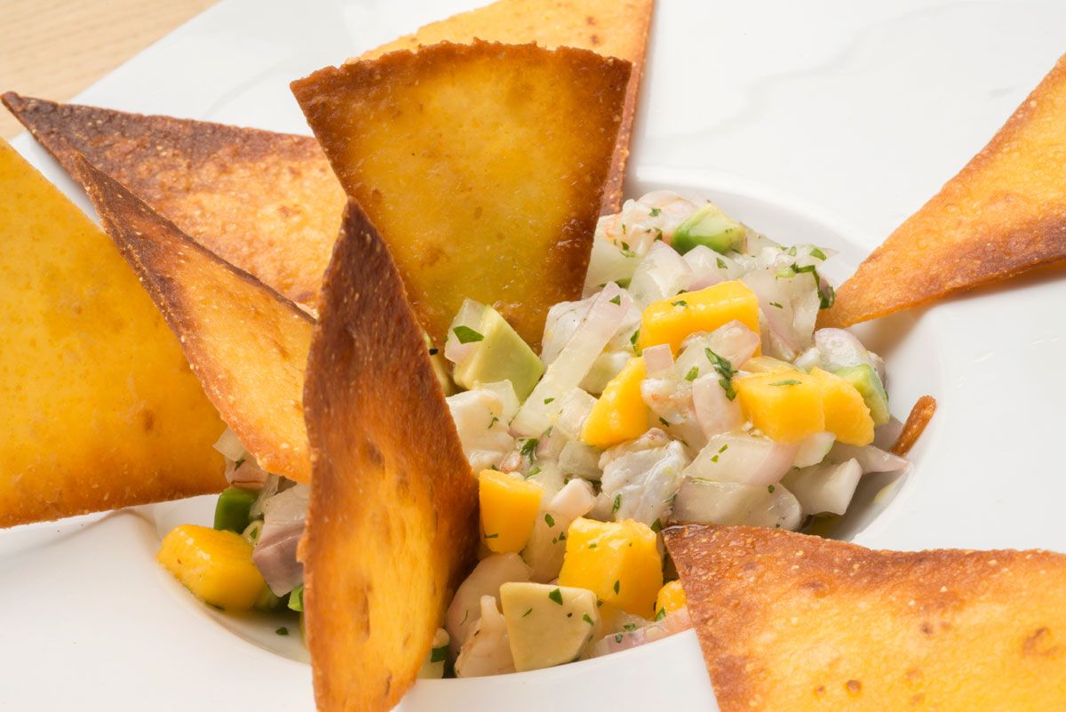 5223 1 Ceviche de lubina, gambas, aguacate y mango (608) xl