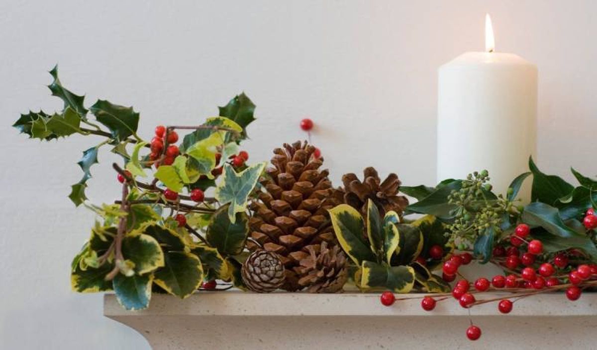 Centro de Navidad hecho con piñas secas.