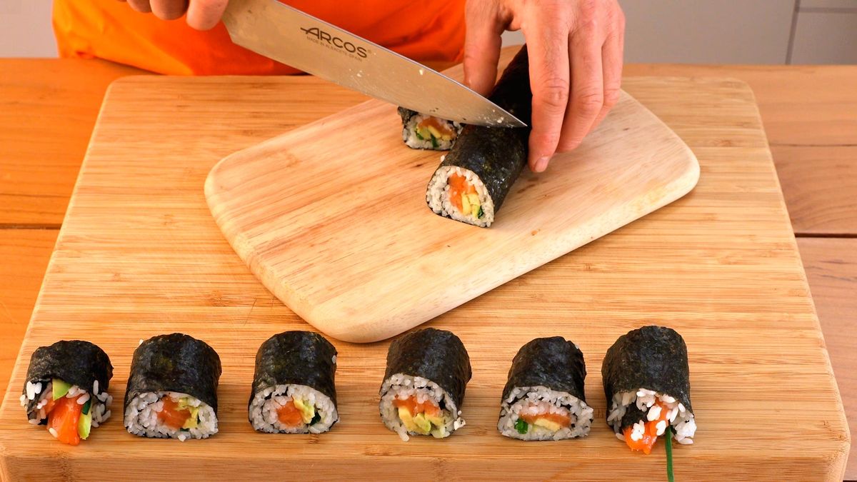Receta de sushi de salmón y aguacate   paso 6