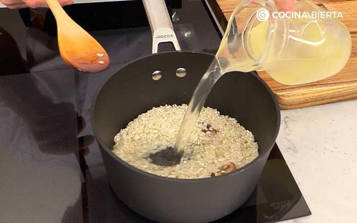 Prepara el arroz blanco