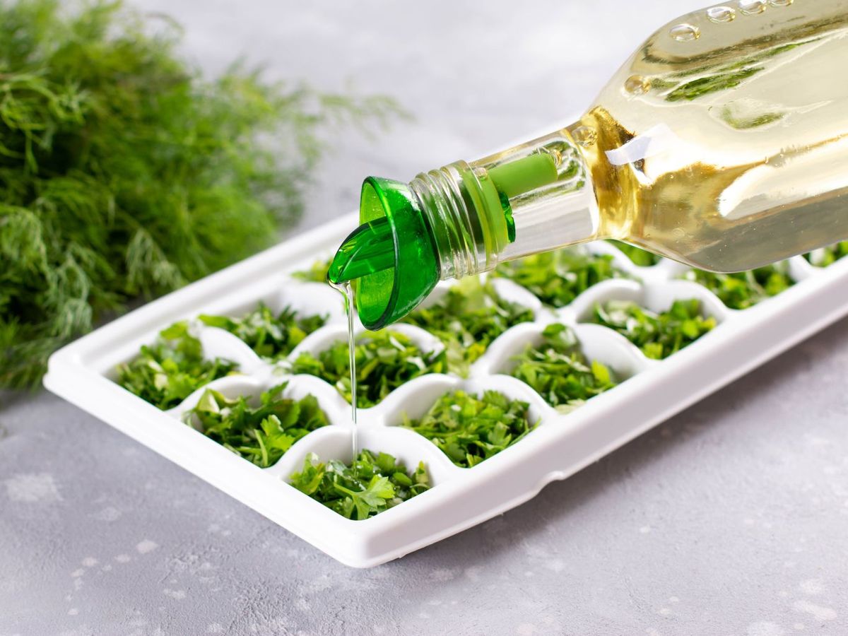 Congelar el perejil en cubos con aceite