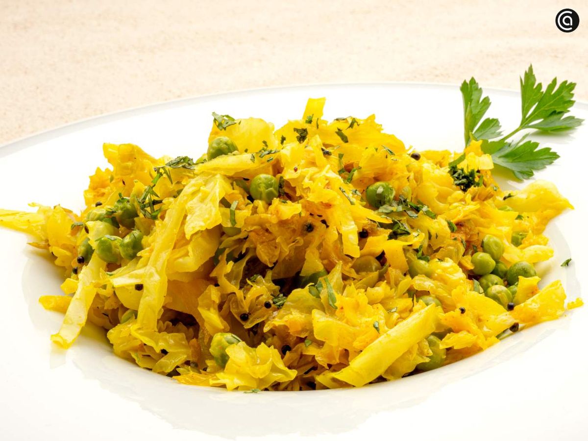 Un plato saludable con semillas de mostaza y cúrcuma