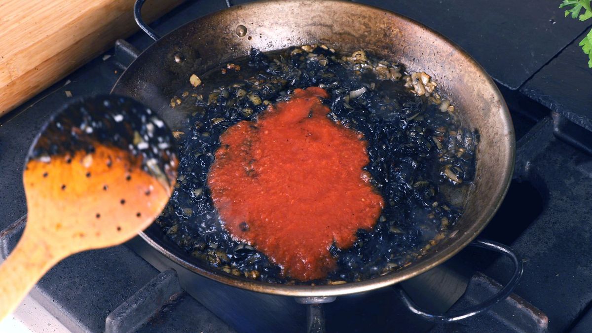 Arroz negro con calamar paso 4