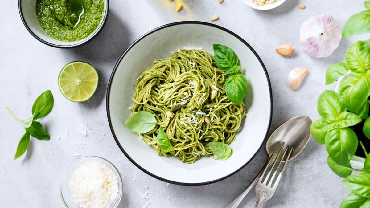 Espaguetis con pesto