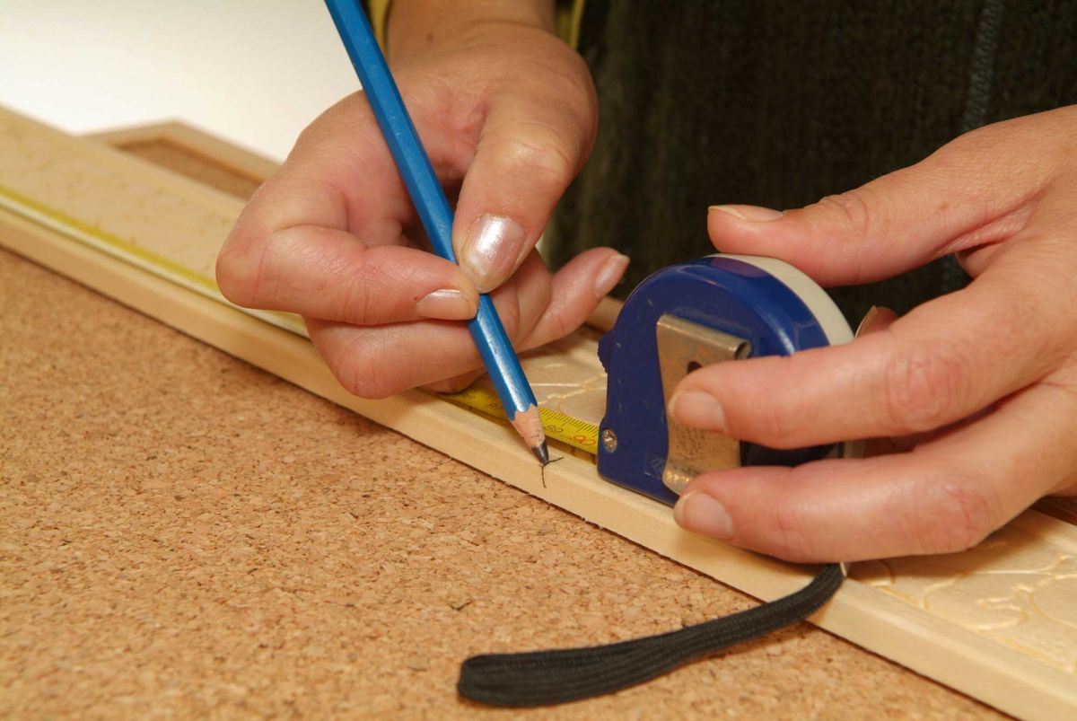 Enmarcar un panel de corcho paso 2