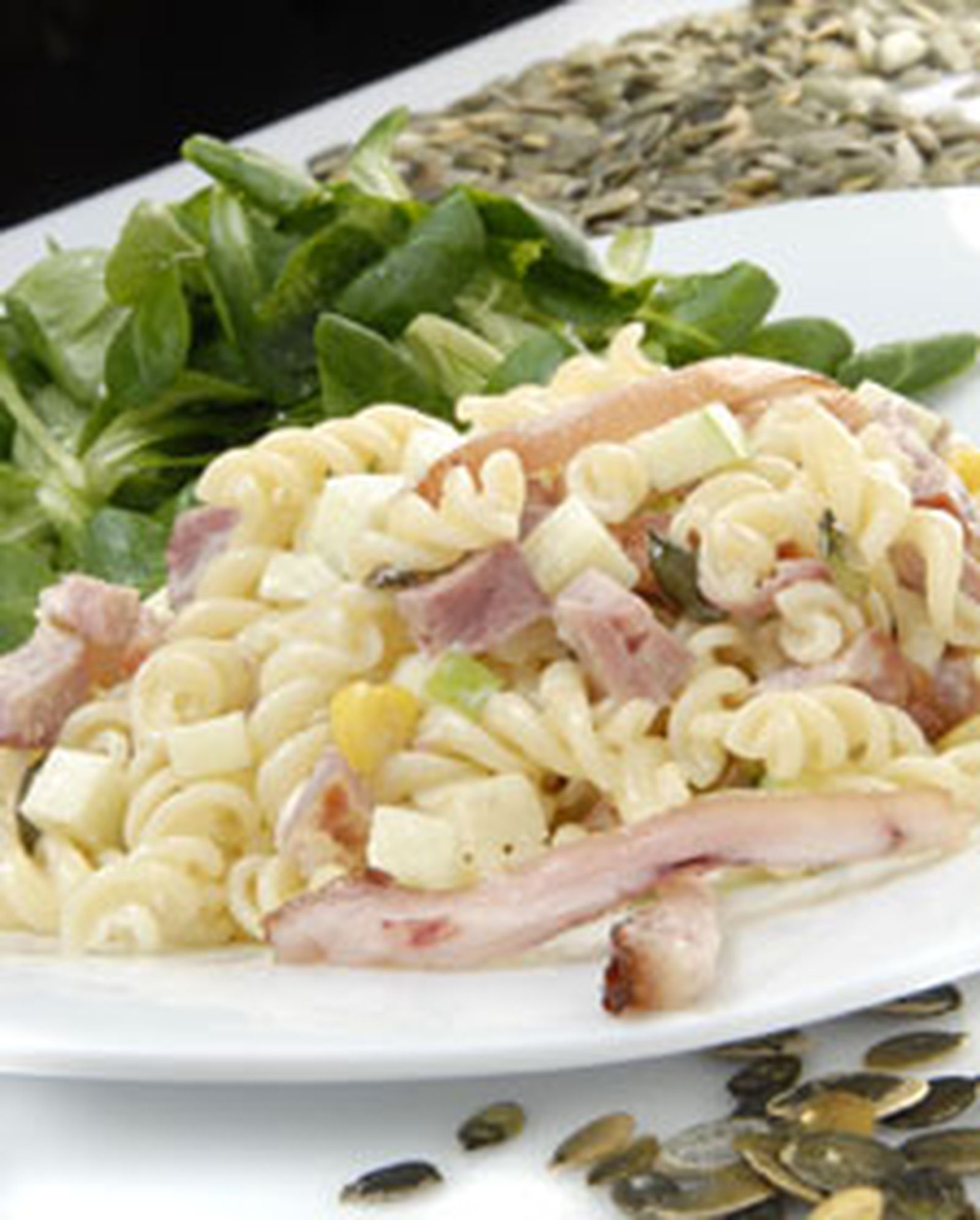 762 ensalada de pasta y codillo con frutos secos l 762 ensalada de pasta y codillo con frutos secos l