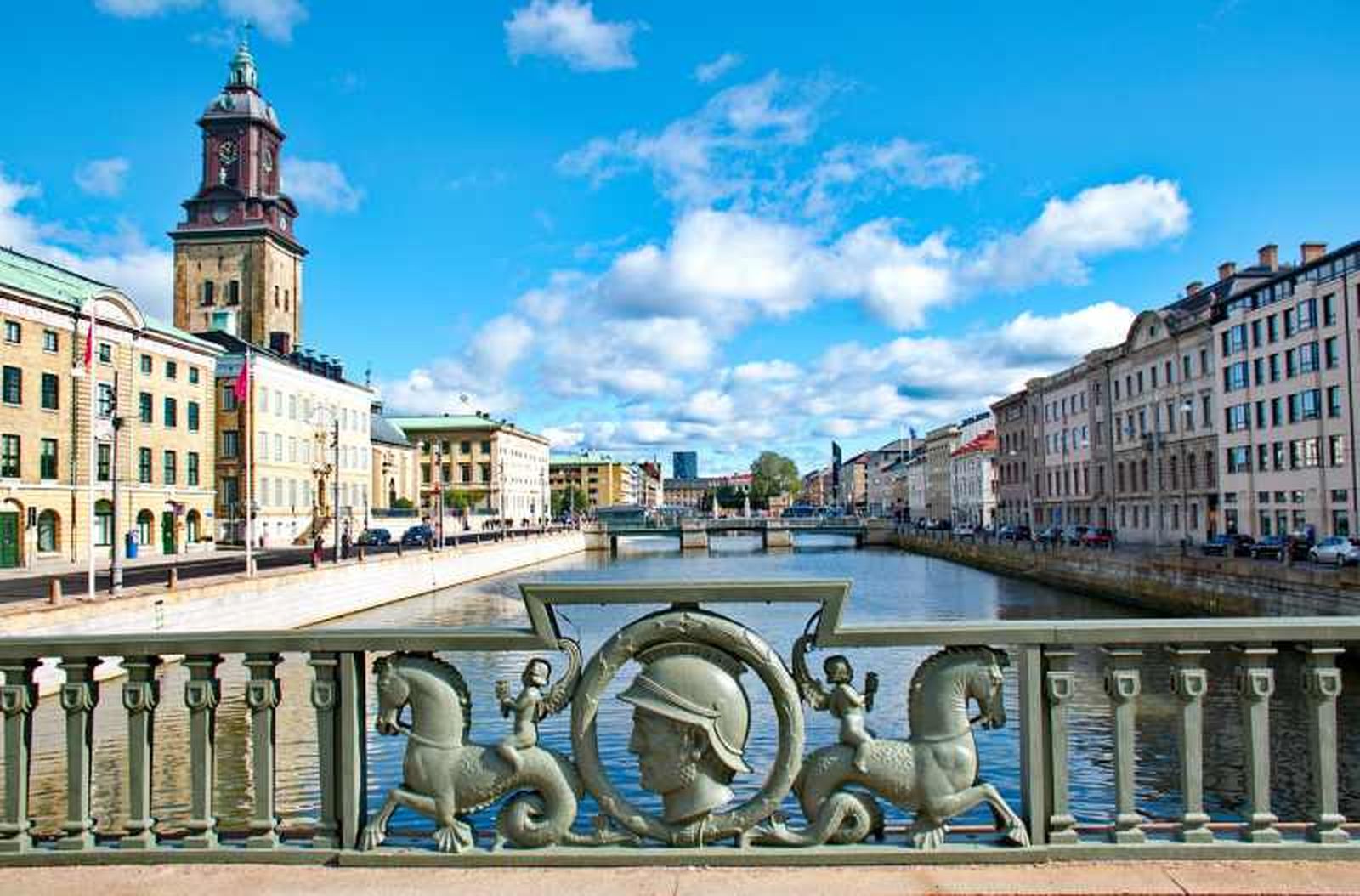 Vista del canal en la ciudad de Gotemburgo en Suecia Vista del canal en la ciudad de Gotemburgo en Suecia