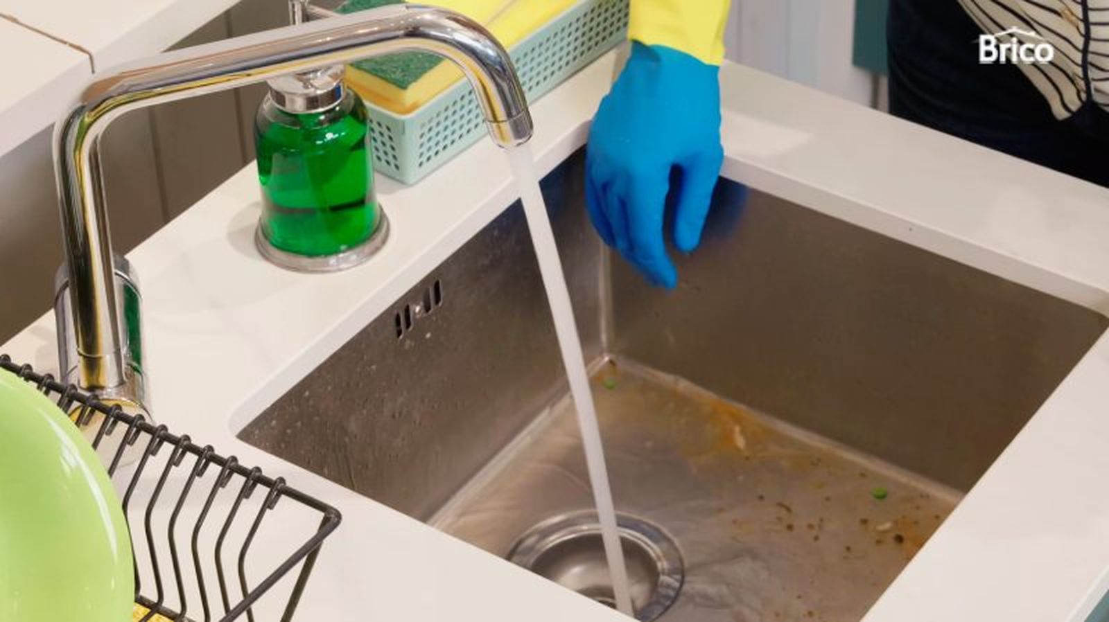 Aclarar con agua caliente Aclarar con agua caliente