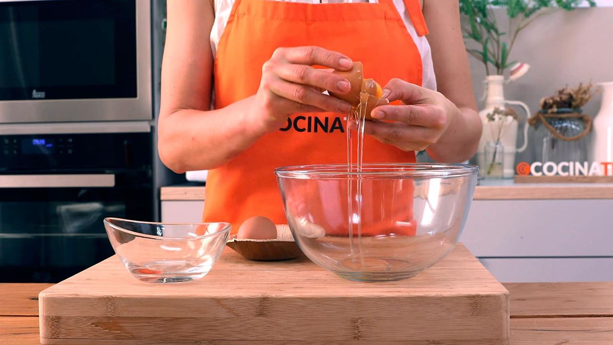 Receta de fantasmas de merengue para Halloween  paso 1