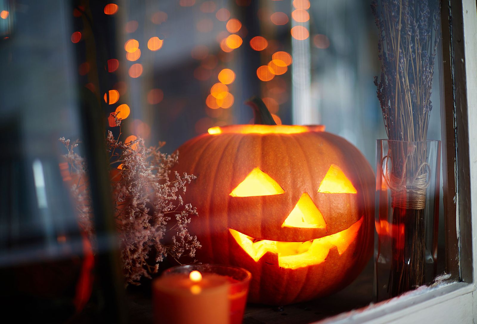 Calabazas con velas para Halloween