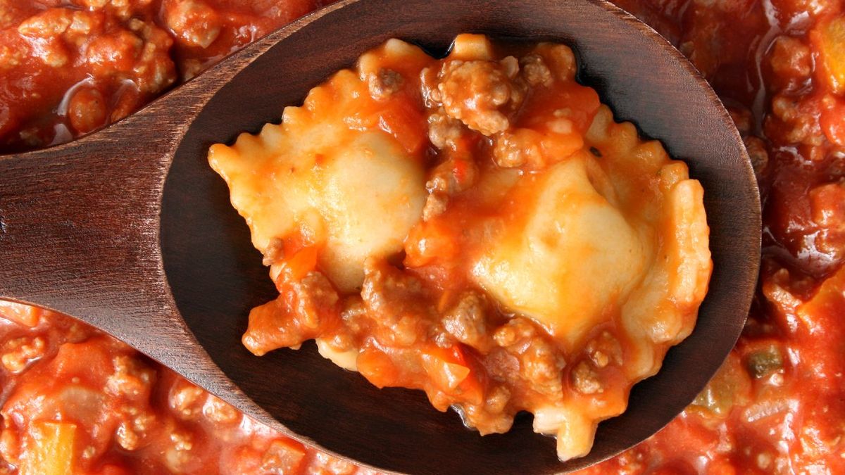 Raviolis con salsa boloñesa