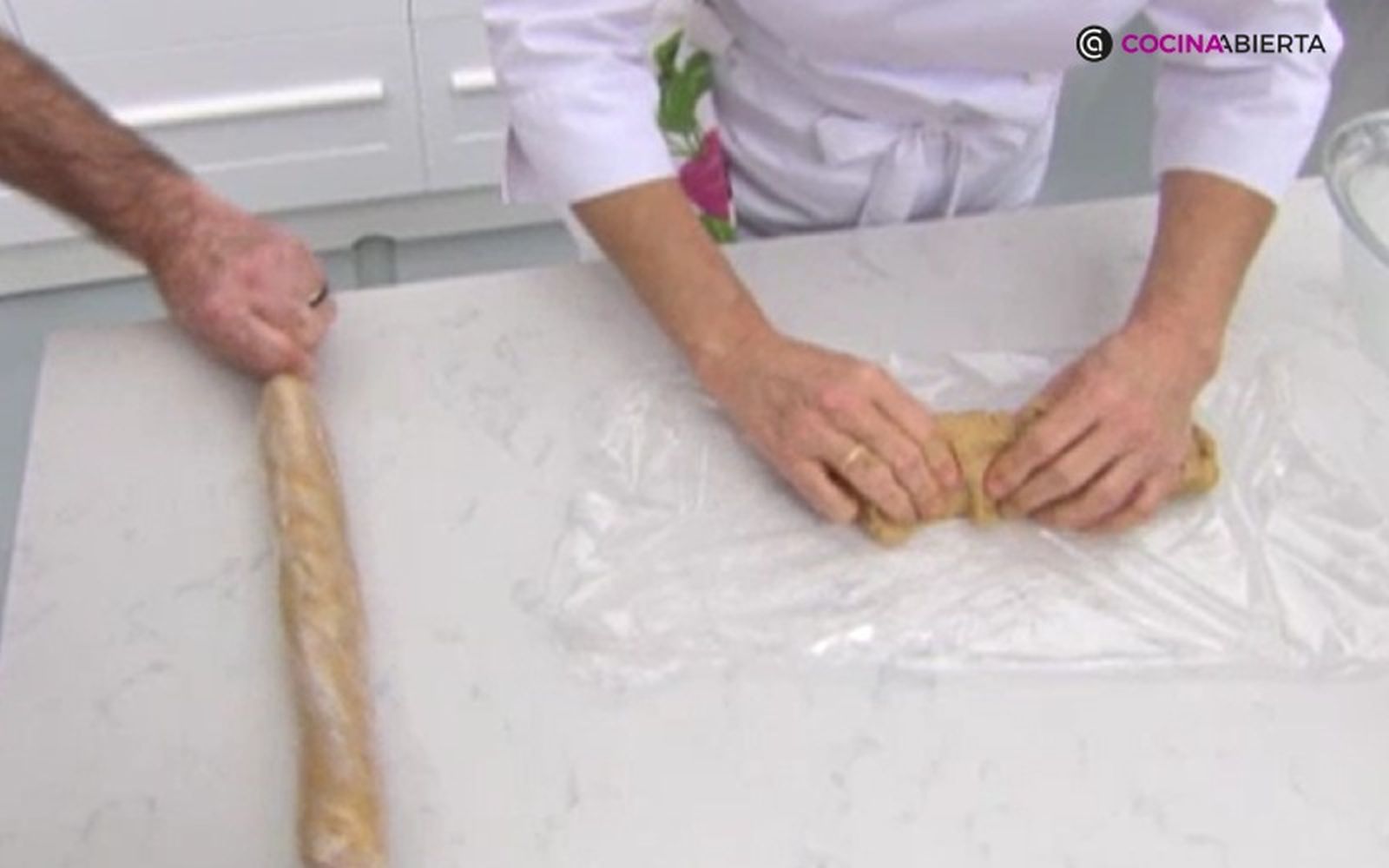 Refrigera la masa de los polvorones para poder cortarla correctamente Refrigera la masa de los polvorones para poder cortarla correctamente
