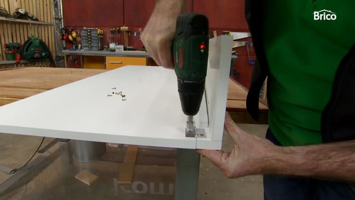 Cómo hacer un escritorio abatible paso 8