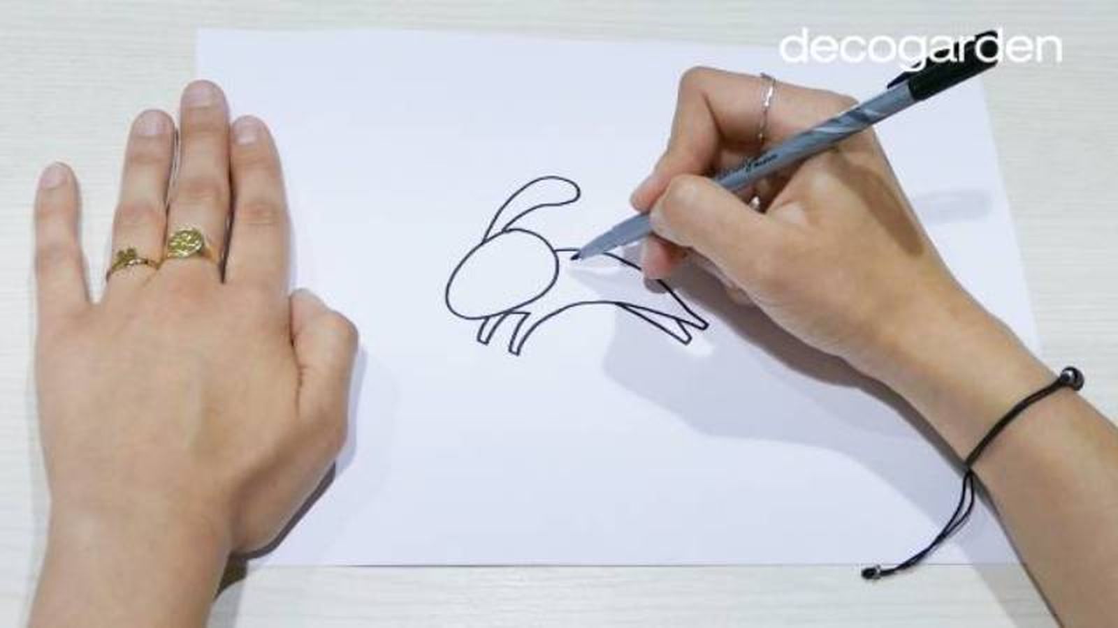 Paso 2 para dibujar a un perro corriendo. Paso 2 para dibujar a un perro corriendo.