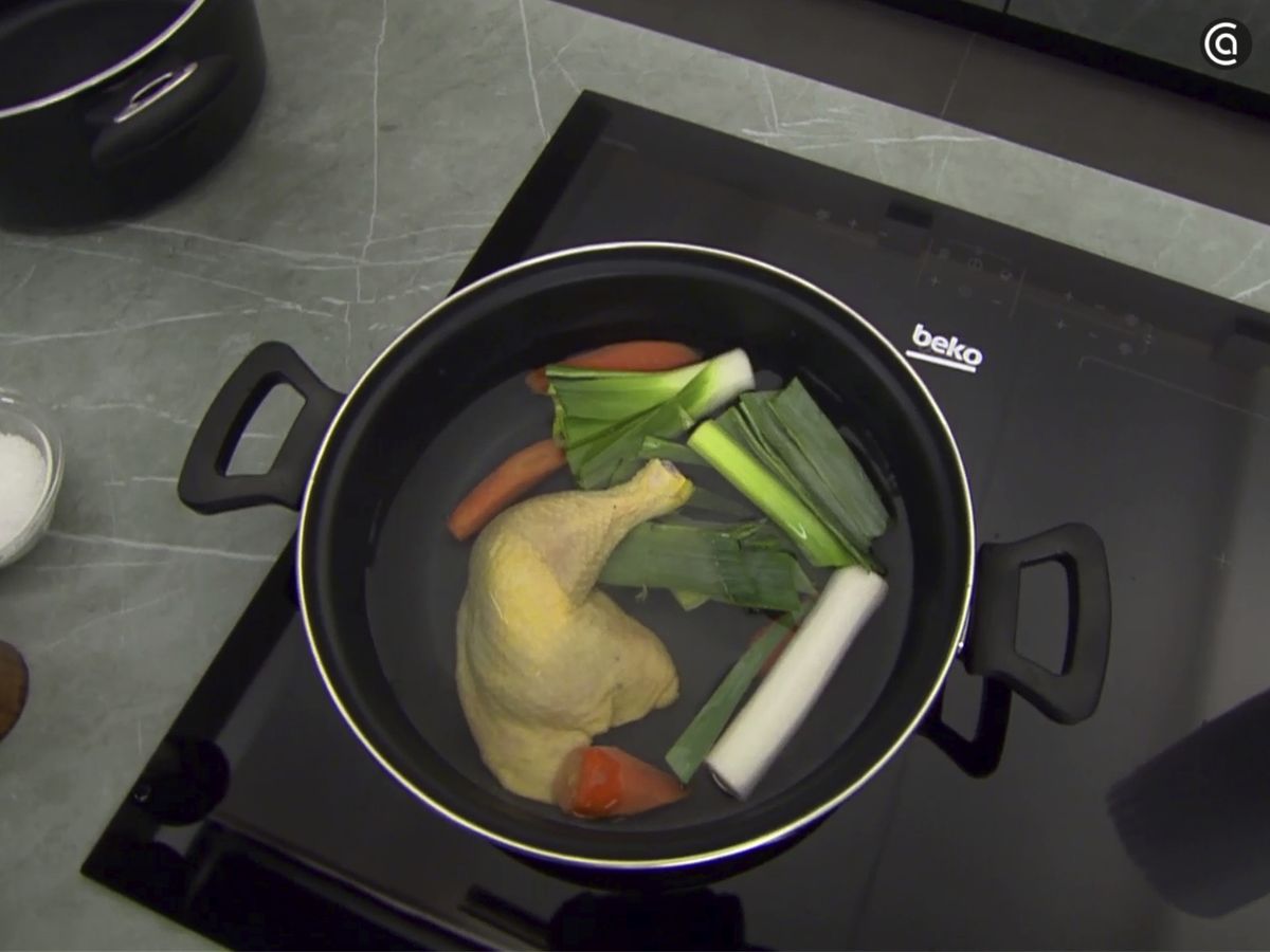 Cuece las verduras con el pollo