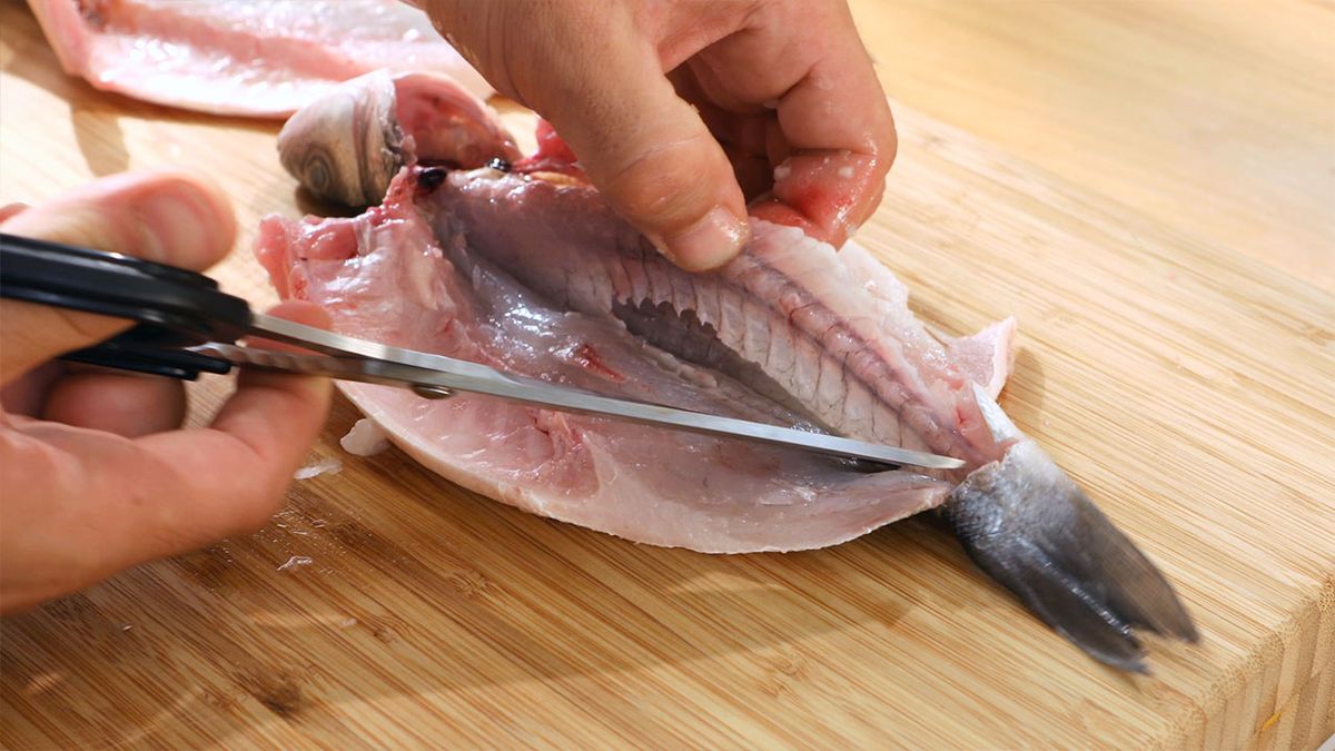 Técnica cómo limpiar una lubina  paso 1