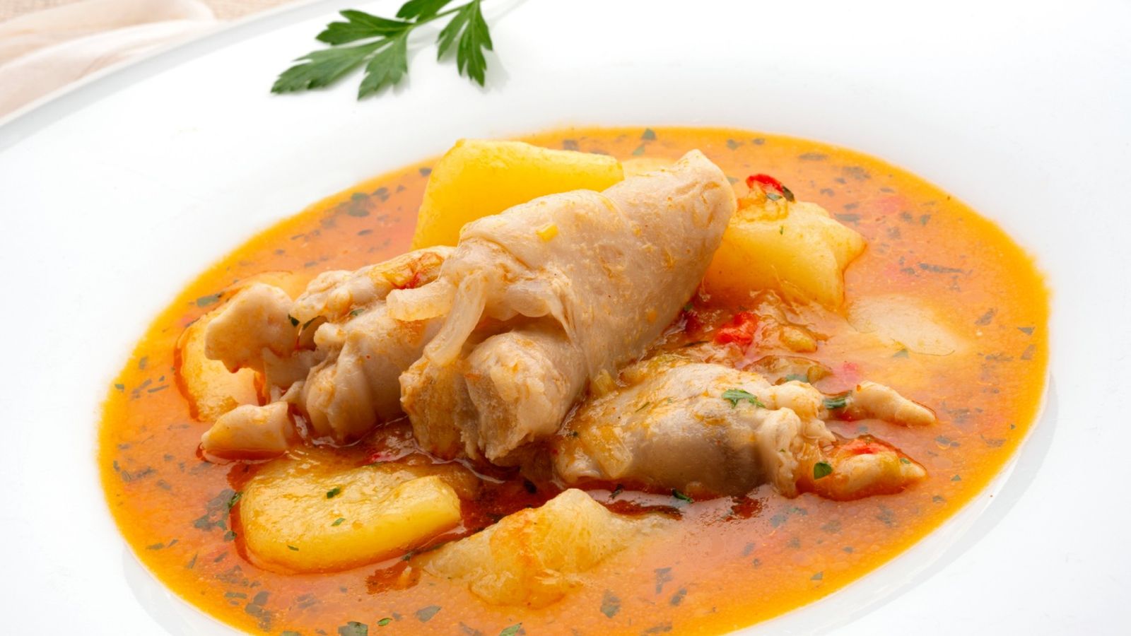 Aprende a preparar unas manitas de cordero con patatas con Karlos Arguiñano