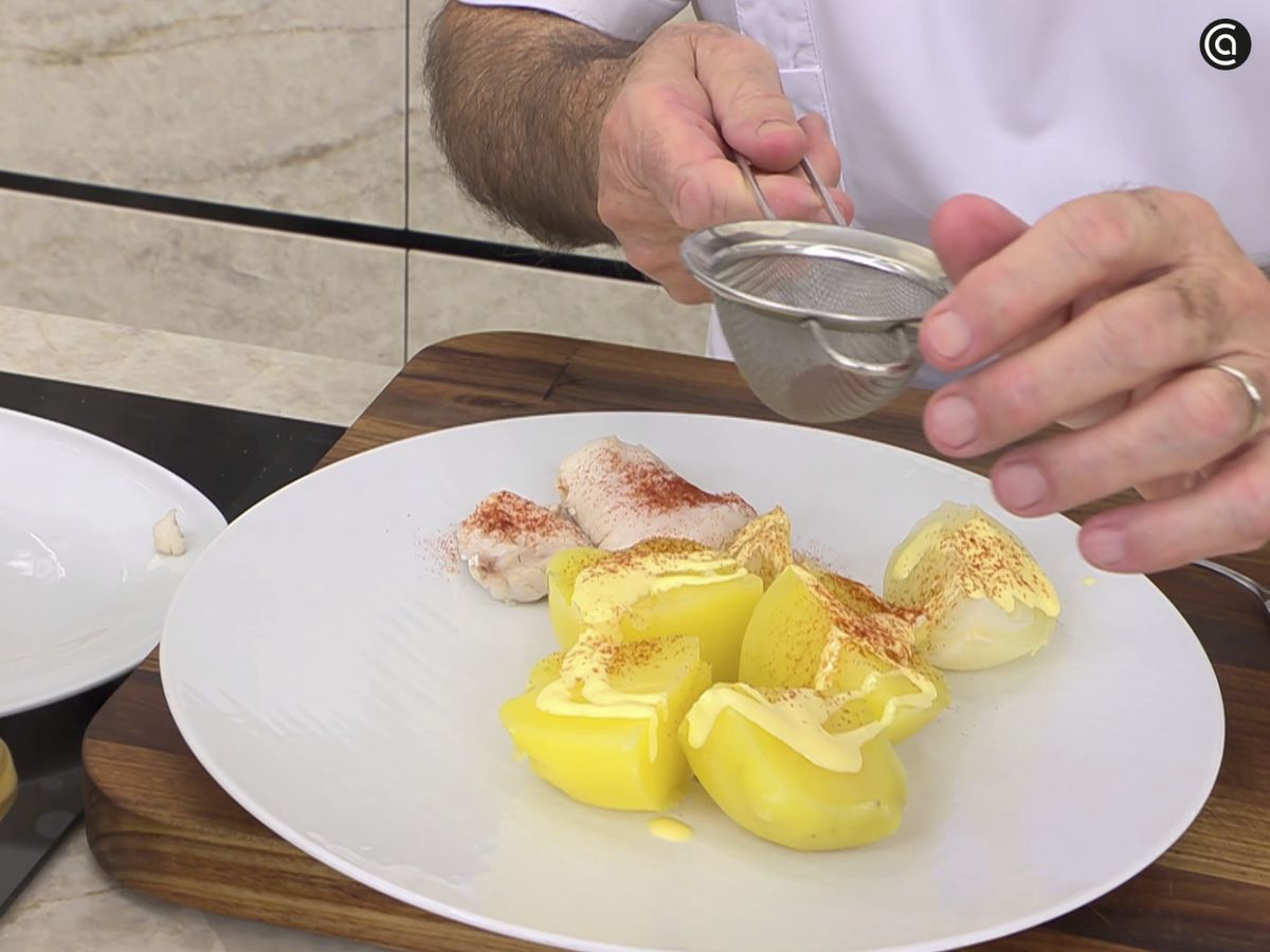 Condimenta el plato con una pizca de pimentón