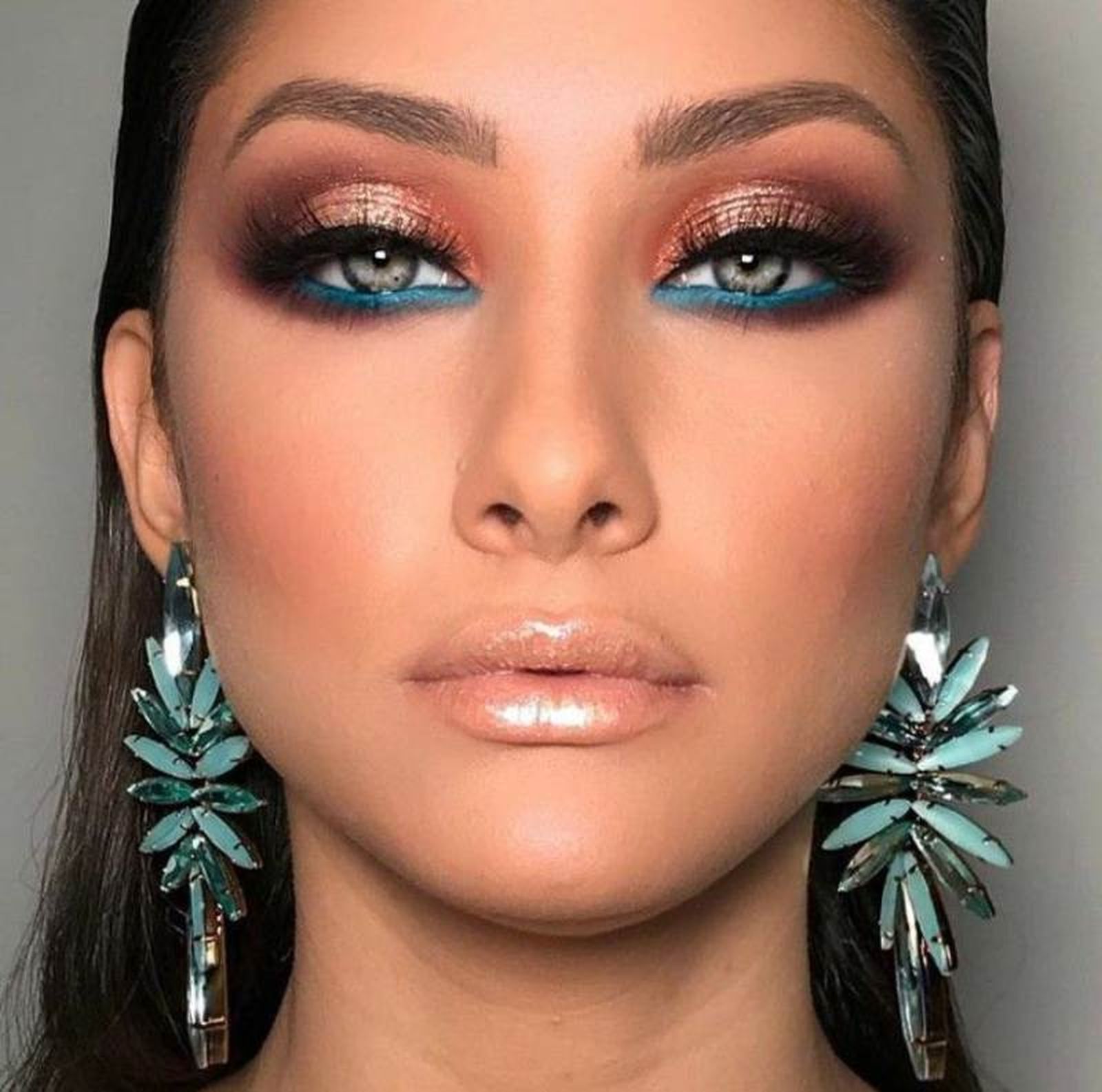 Los pendientes pueden potenciar el color natural de tus ojos Los pendientes pueden potenciar el color natural de tus ojos