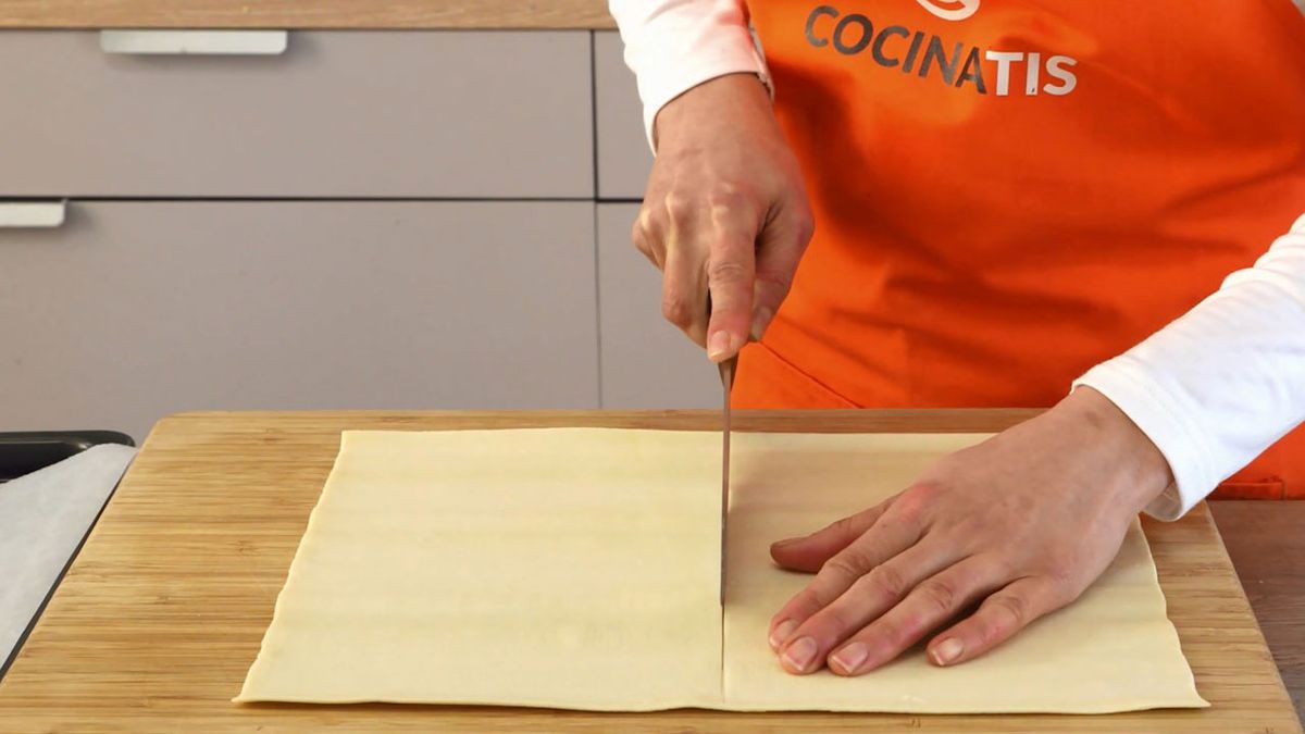 Receta de miguelitos de la Roda rellenos de crema  paso 1