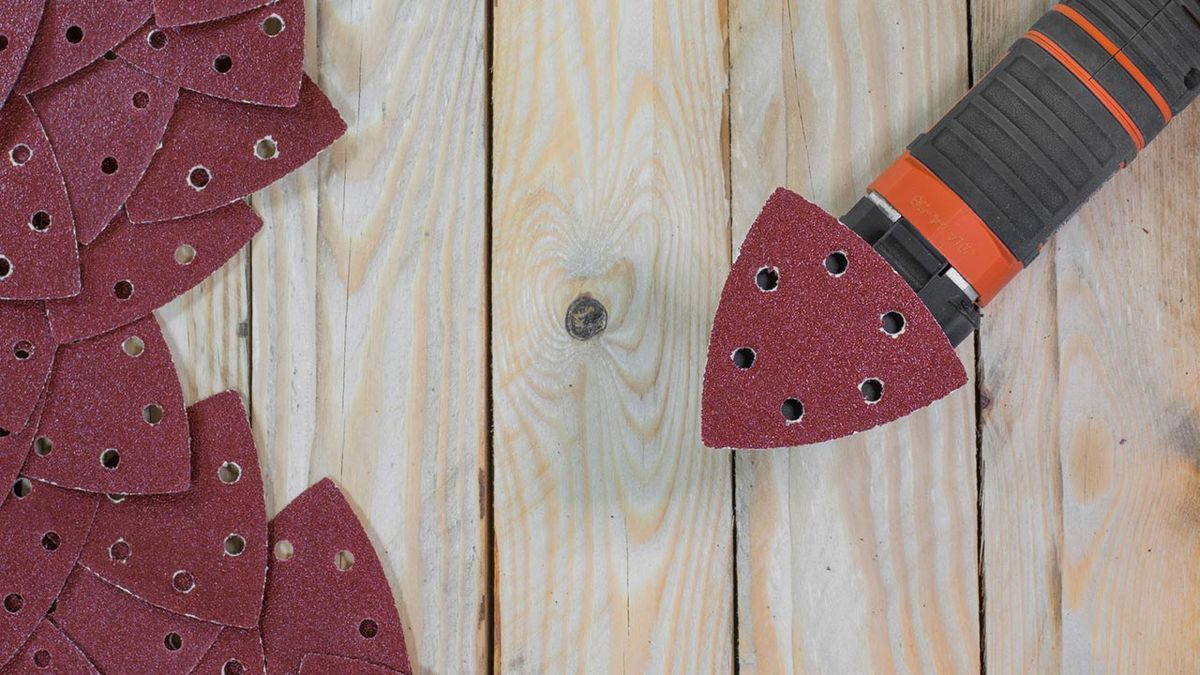 Errores frecuentes al pintar muebles de madera   lijar