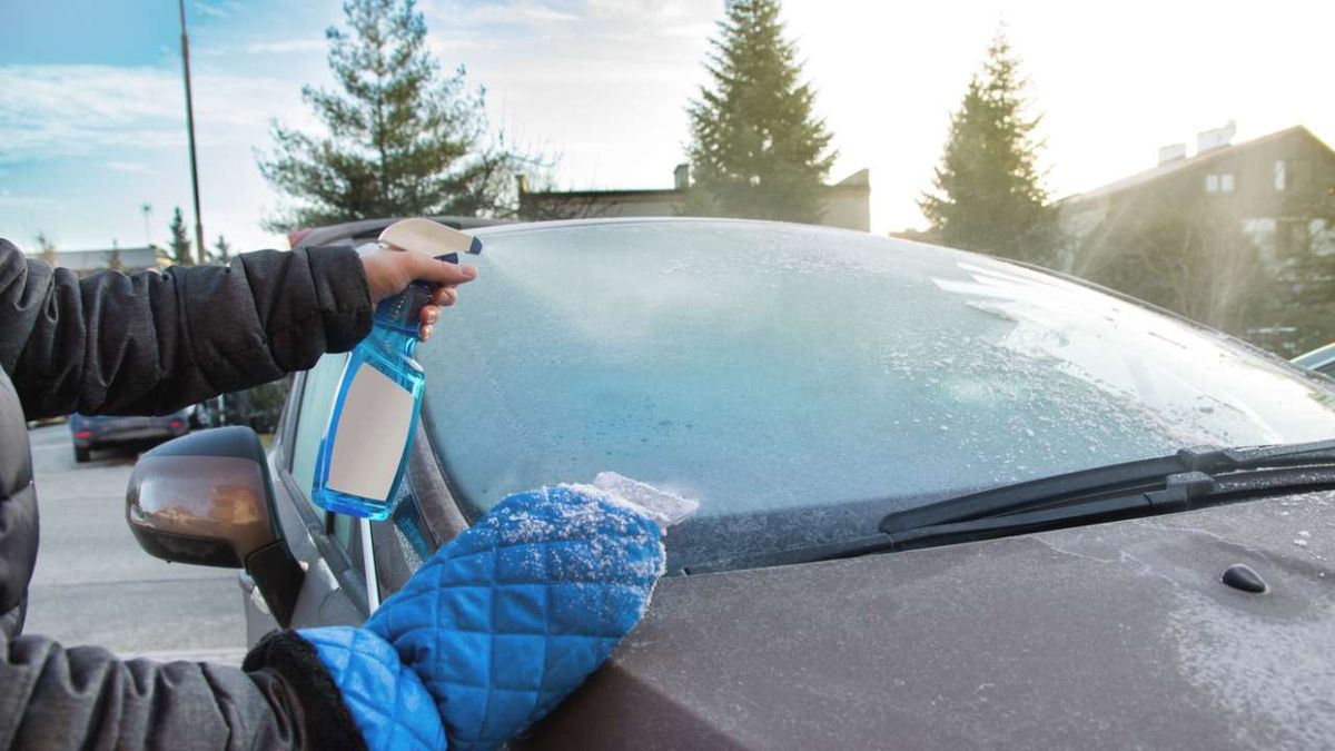 Cómo eliminar hielo del cristal del coche