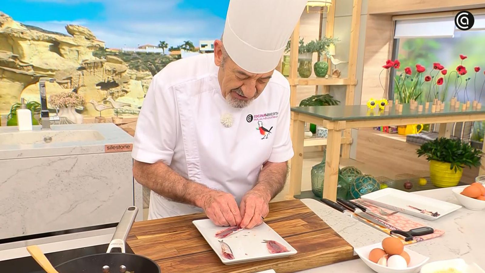 Así limpia Karlos Arguiñano las anchoas en segundos (sin esfuerzo)
