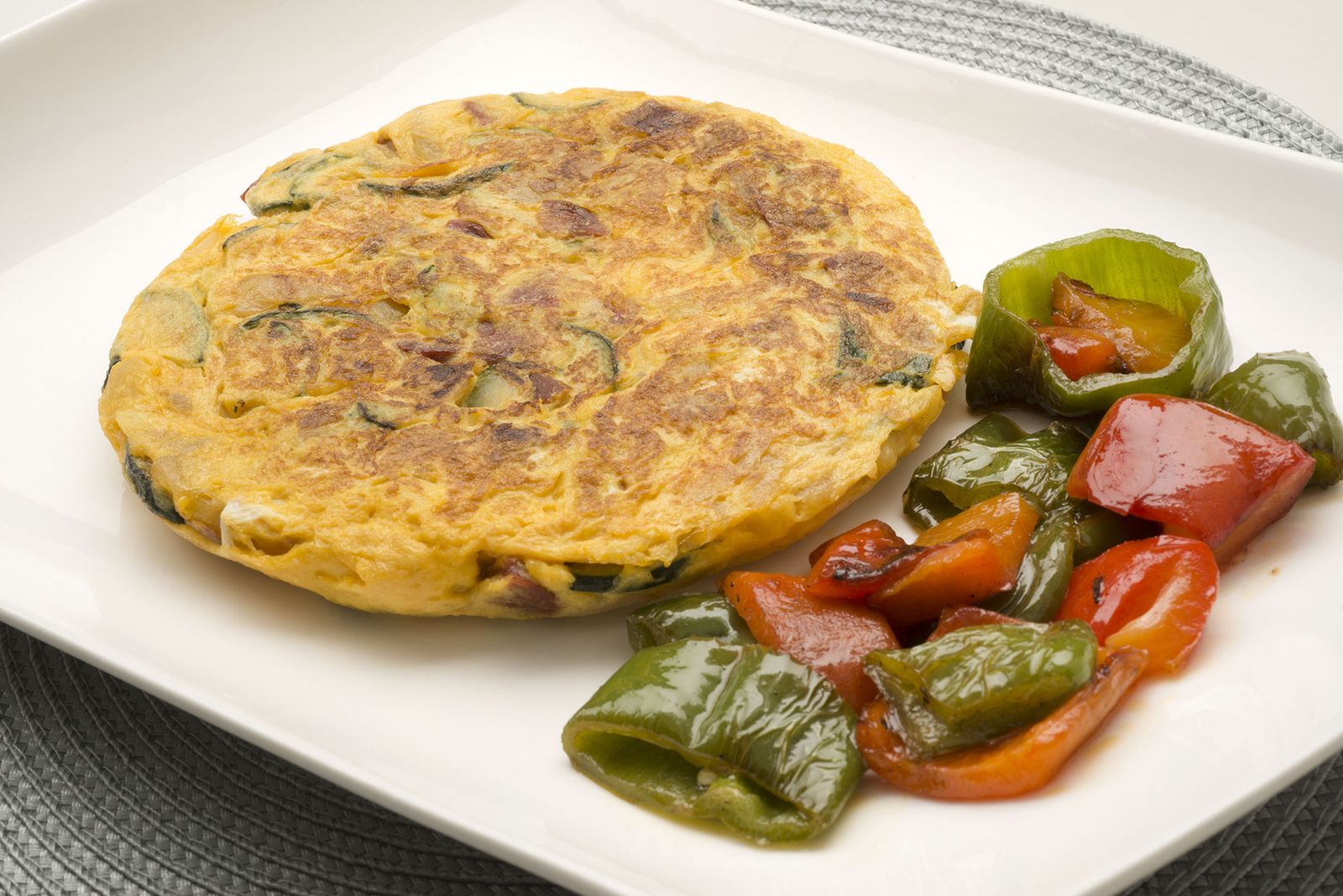 6116 1 Tortilla de patatas, calabacin y chorizo con pimientos xl 6116 1 Tortilla de patatas, calabacin y chorizo con pimientos xl