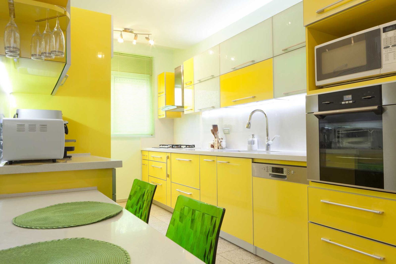 Cocina de color amarilla