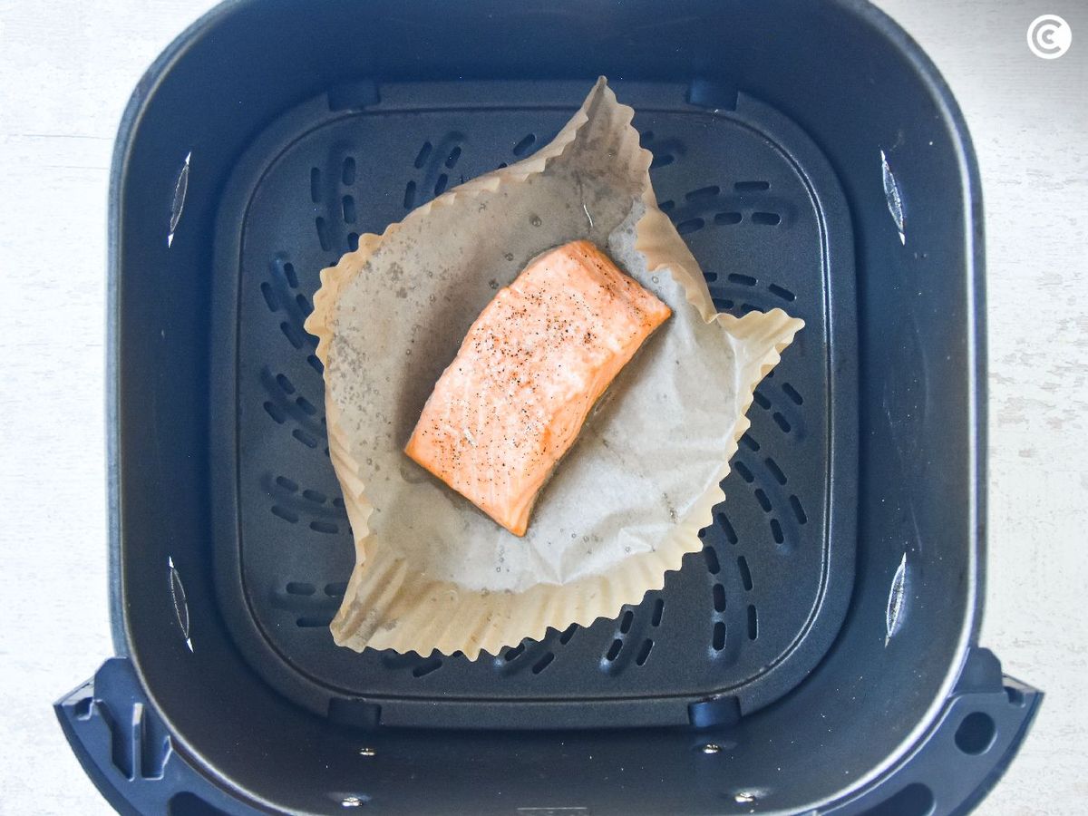 Comprobar el punto de cocción del salmon en freidora de aire