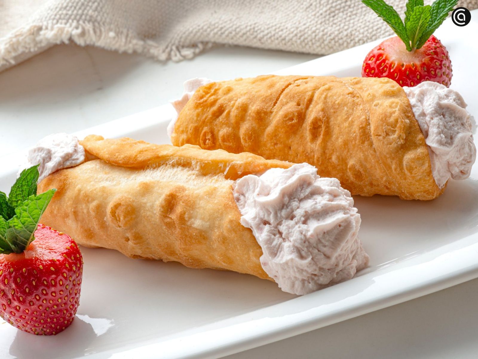Canutillos con crema de fresas, receta de Karlos Arguiñano