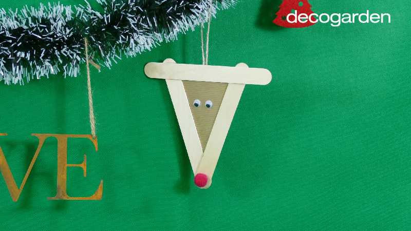 Reno de Navidad hecho con palos de helado. Reno de Navidad hecho con palos de helado.