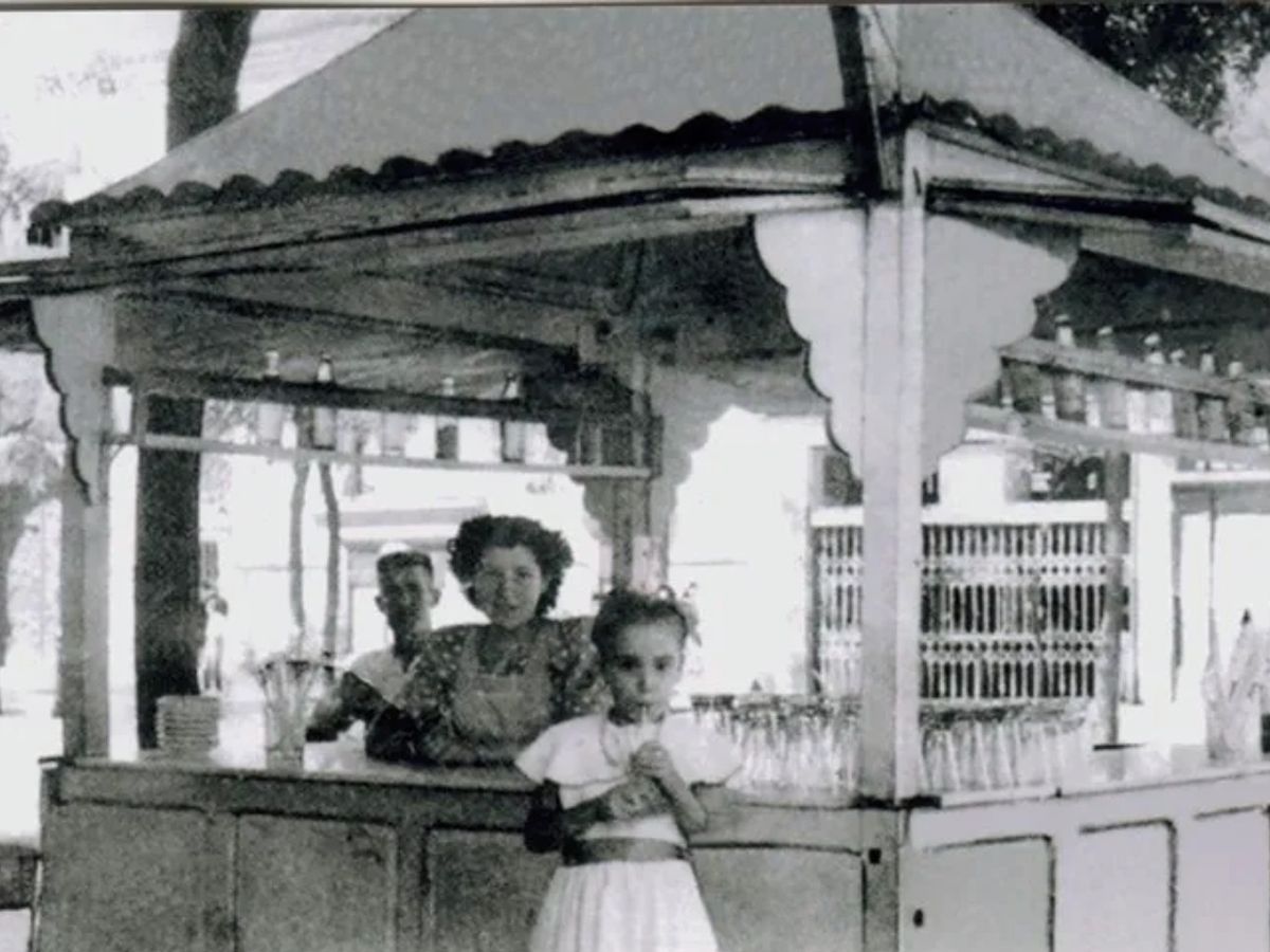 La madre y el abuelo de los actuales dueños del aguaducho