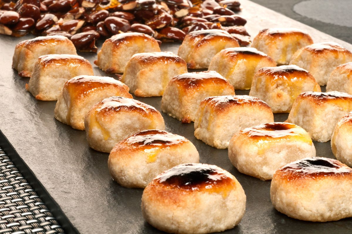 253 (1069) Mazapanes y almendras garrapiñadas