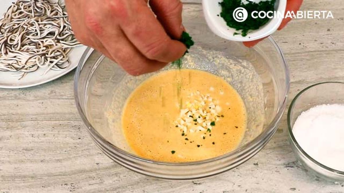 02 receta tortillas de gulas del norte paso 2