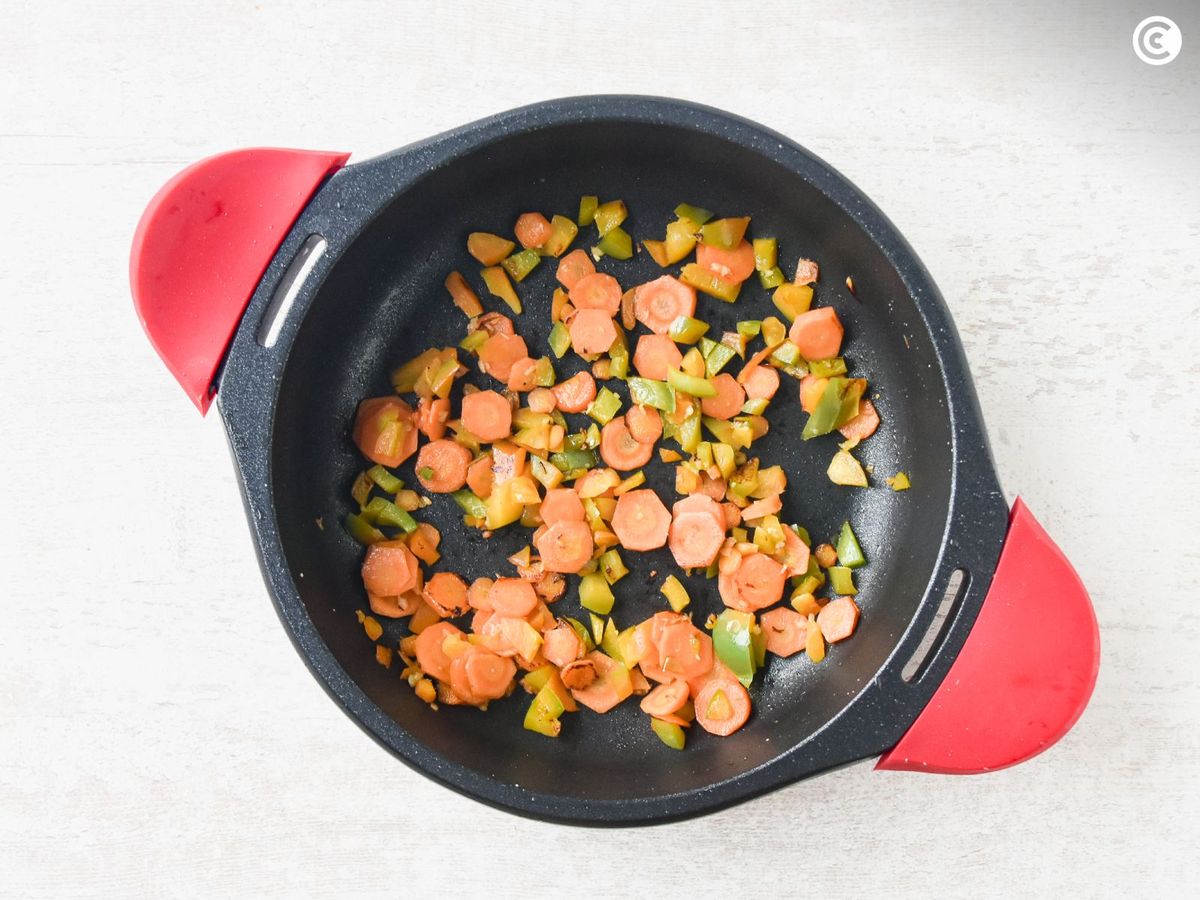 Dorar verduras para el arroz campero